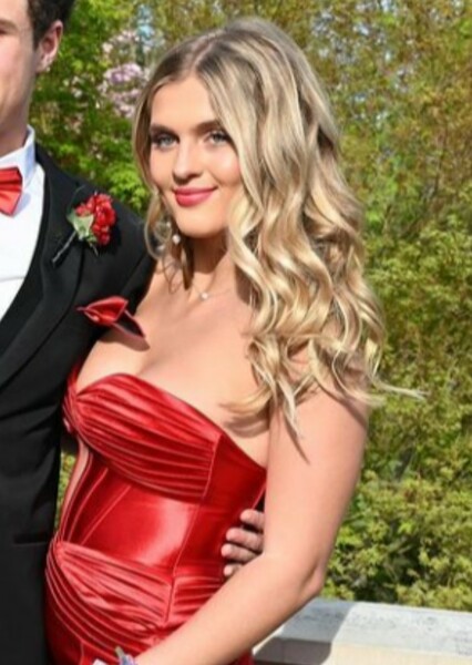 Skylar Dunn photo