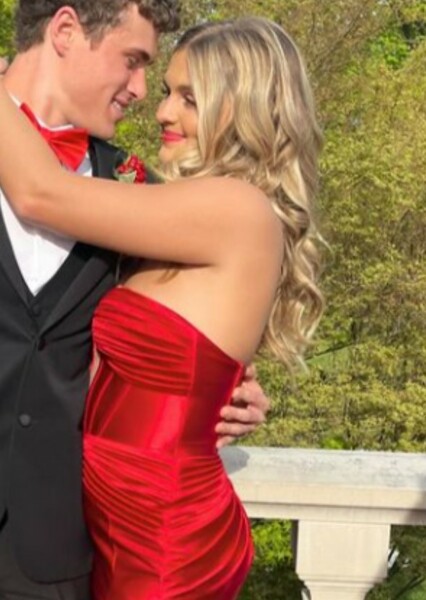 Skylar Dunn photo