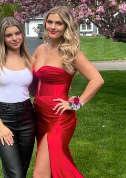 Skylar Dunn photo