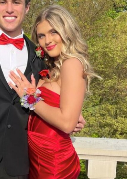 Skylar Dunn photo