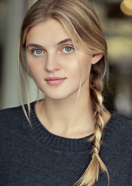 Skylar Dunn photo