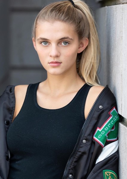 Skylar Dunn photo