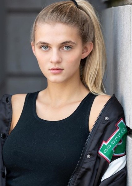 Skylar Dunn photo