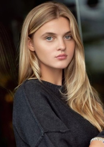 Skylar Dunn photo