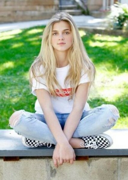 Skylar Dunn photo
