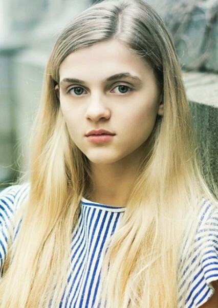 Skylar Dunn photo