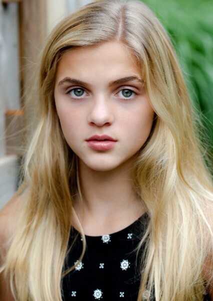 Skylar Dunn photo