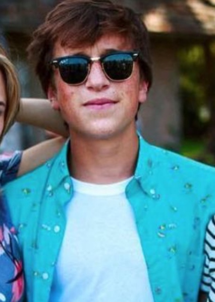 Skyler Gisondo photo