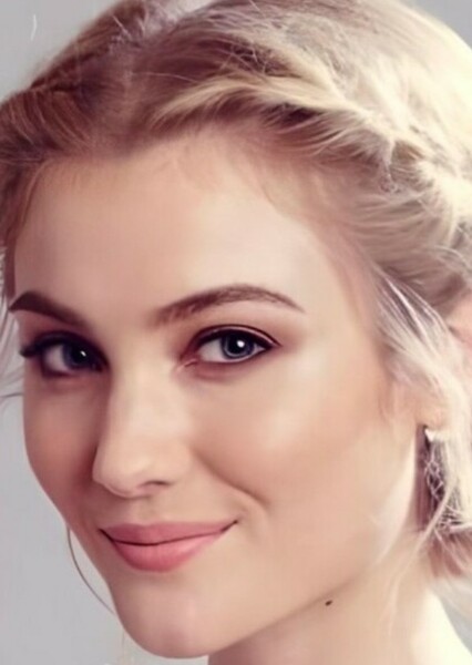 Skyler Samuels photo