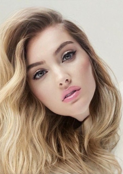 Skyler Samuels photo