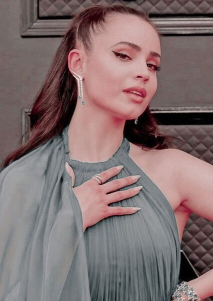 Sofia Carson photo