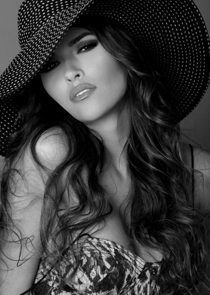 Sofia Pernas photo