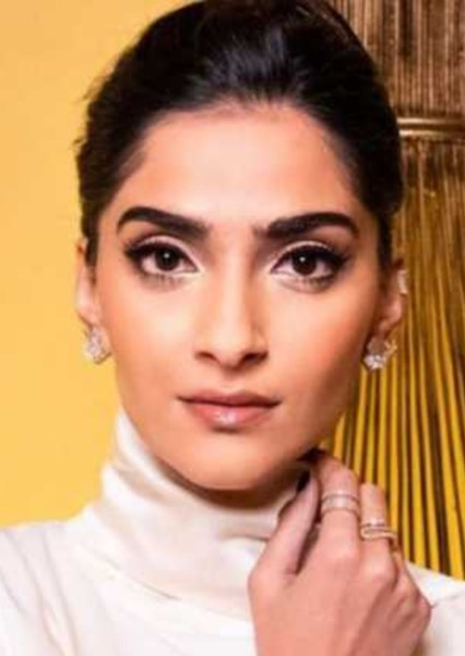 Sonam Kapoor Ahuja photo