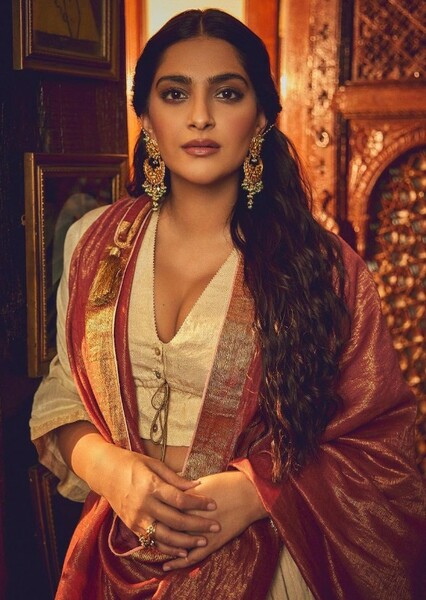 Sonam Kapoor Ahuja photo