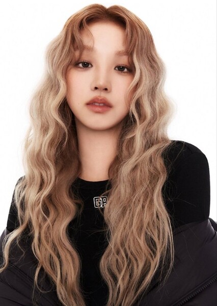 Song Yuqi photo