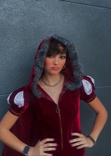 Sophia Woodward photo