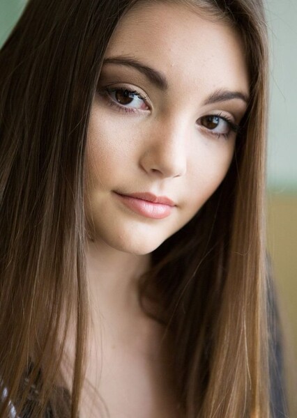Sophia Woodward photo