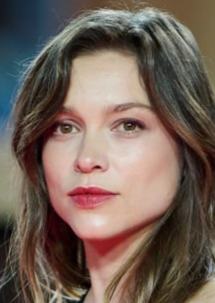 Sophie Cookson photo