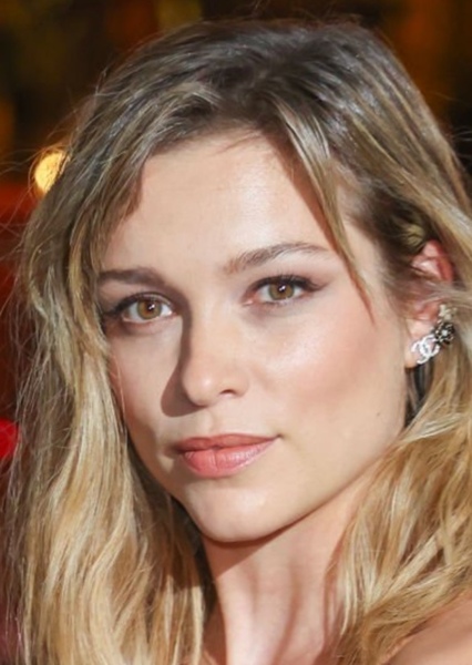 Sophie Cookson photo