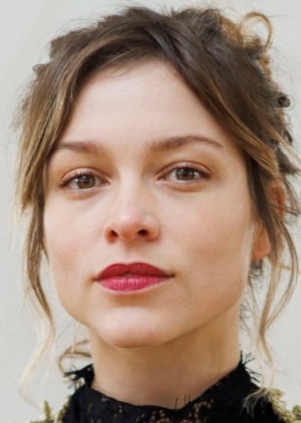Sophie Cookson photo