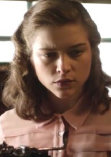 Sophie Cookson photo