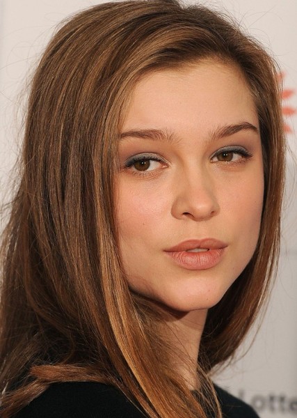 Sophie Cookson photo