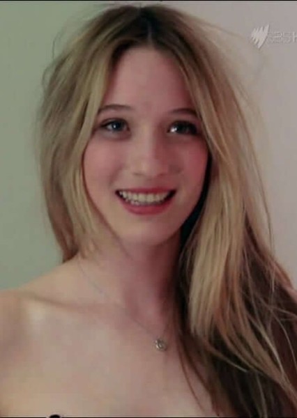 Sophie Lowe photo
