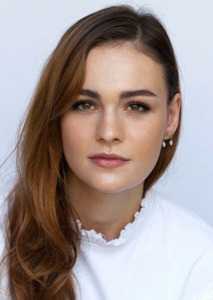 Sophie Skelton photo