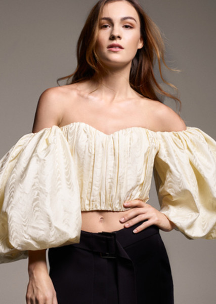 Sophie Skelton photo