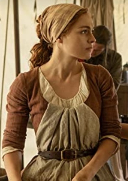 Sophie Skelton photo