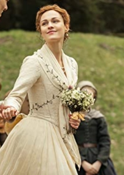 Sophie Skelton photo