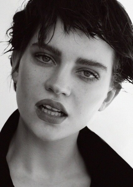 Sophie Thatcher photo