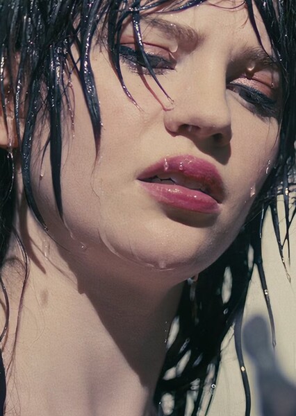 Sophie Thatcher photo