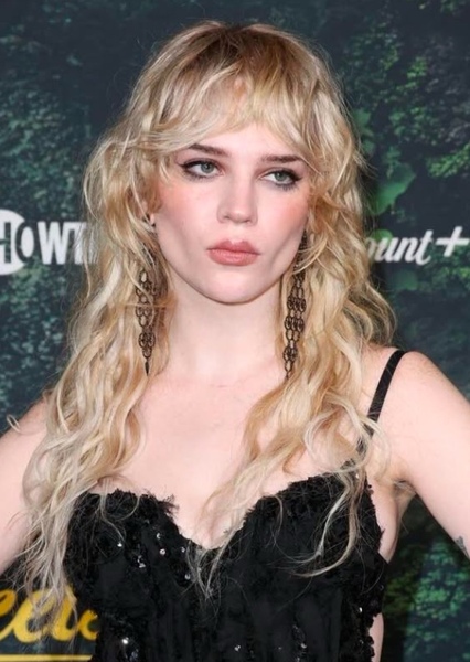 Sophie Thatcher photo