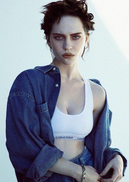 Sophie Thatcher photo