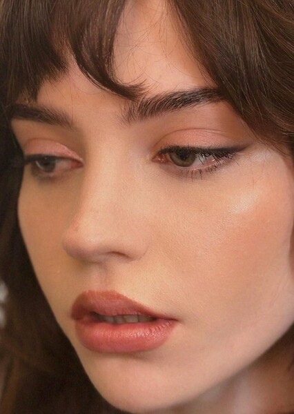 Sophie Thatcher photo