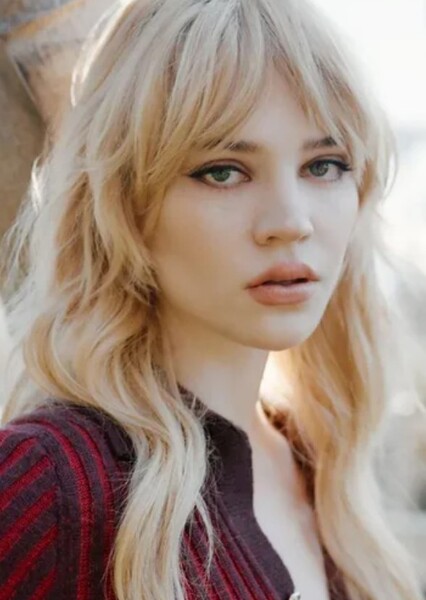 Sophie Thatcher photo