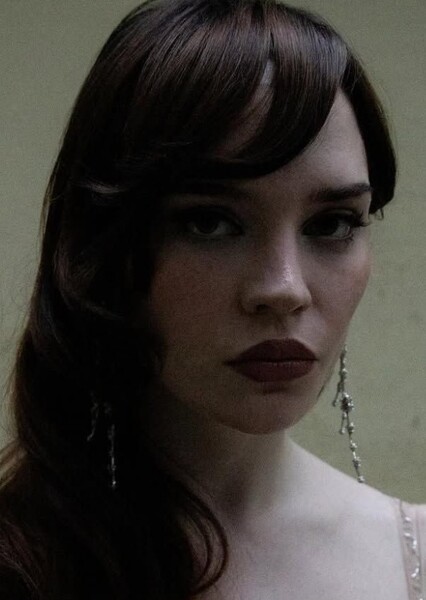 Sophie Thatcher photo
