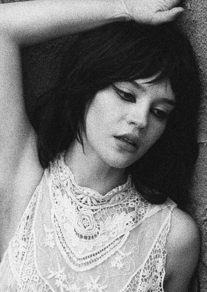 Sophie Thatcher photo