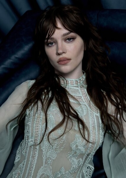 Sophie Thatcher photo