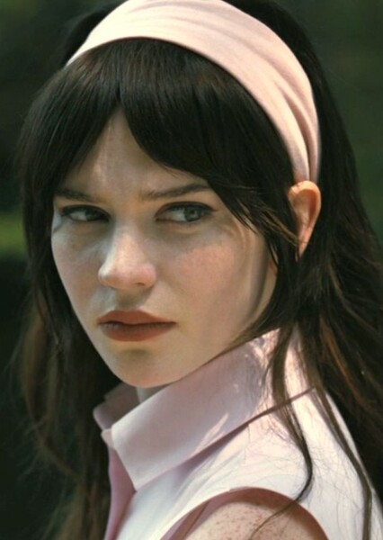 Sophie Thatcher photo