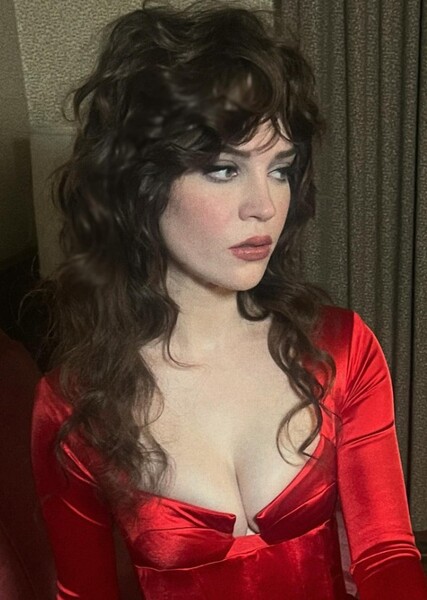 Sophie Thatcher photo