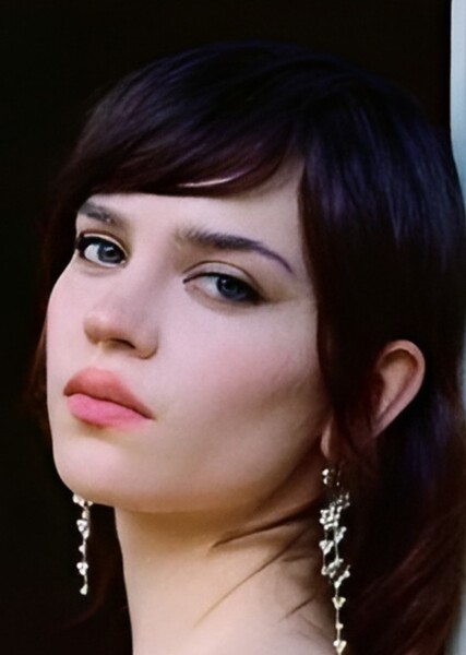 Sophie Thatcher photo