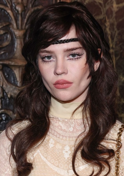 Sophie Thatcher photo