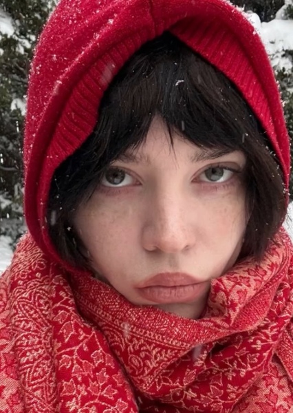 Sophie Thatcher photo