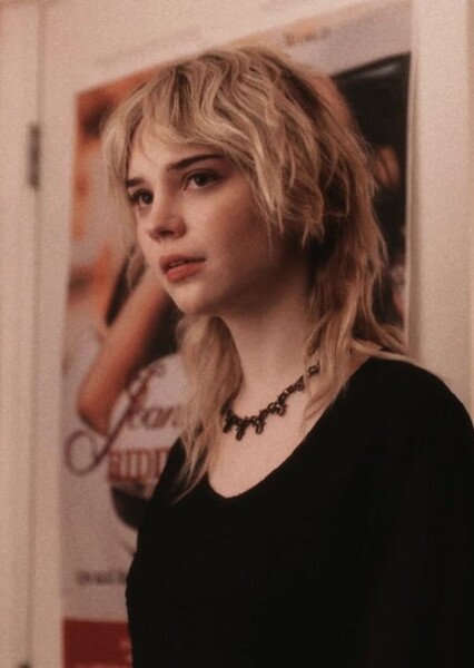 Sophie Thatcher photo