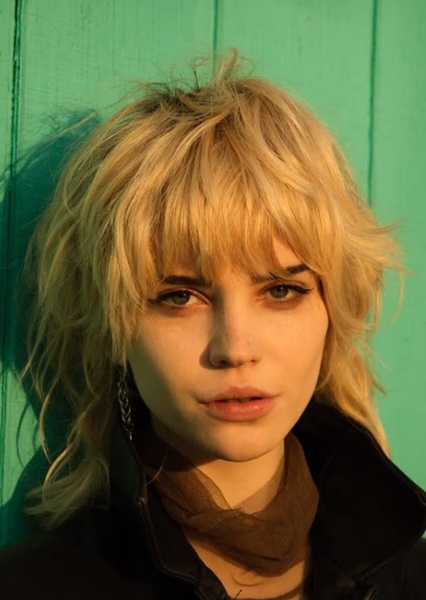 Sophie Thatcher photo