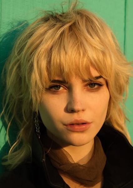 Sophie Thatcher photo