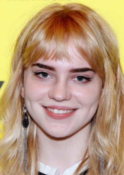 Sophie Thatcher photo
