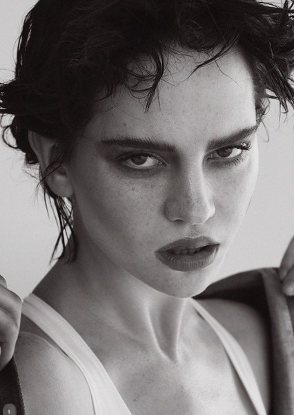 Sophie Thatcher photo